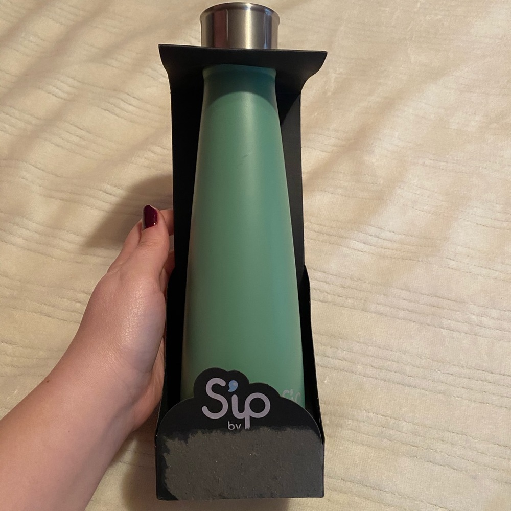 Brand new sip by swell water bottle